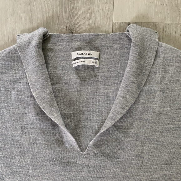 BABATON Deep V-Neck Merino Wool Sweater Gray Size XS collared - Picture 2 of 9